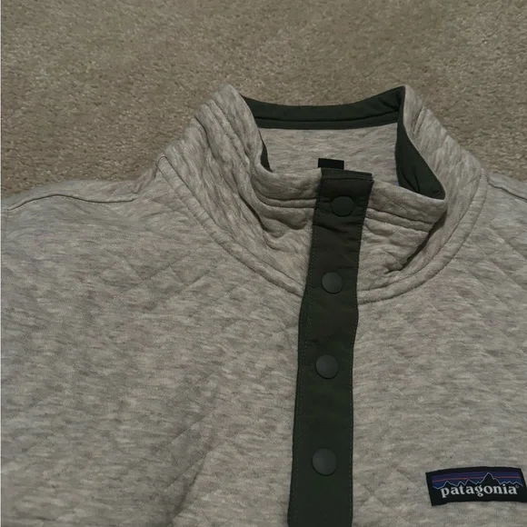 Patagonia Cream and Green Women's Sweater - Picture 4 of 9